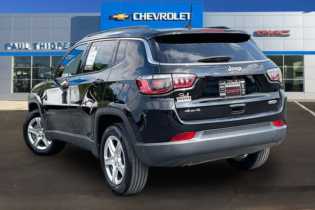 Used 2023 Jeep Compass Latitude AWD/4WD image 4