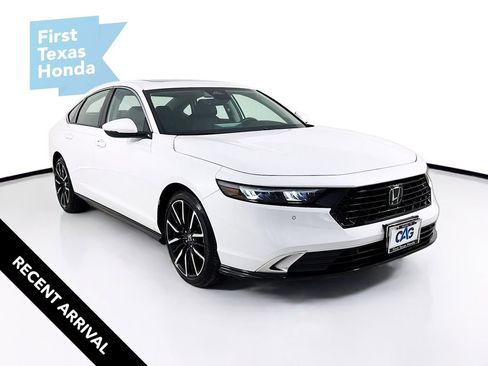 Used 2025 Honda Accord Touring image 1