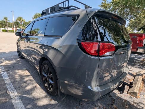 Used 2020 Chrysler Pacifica Touring w/ S Appearance Package FWD image 10