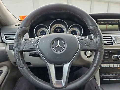 Used 2014 Mercedes-Benz E 550 4MATIC Sedan image 43