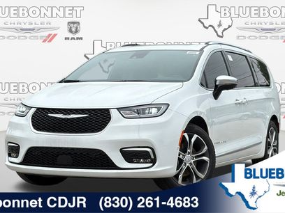 New 2026 Chrysler Pacifica Pinnacle w/ Trailer Tow Group