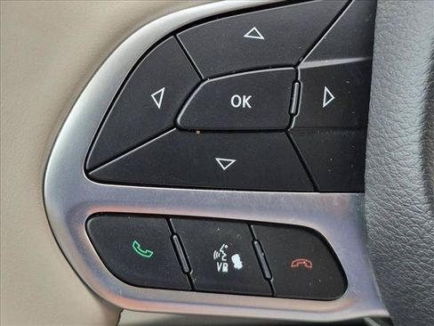 Used 2018 Chrysler Pacifica Limited w/ Advanced Safetytec Group FWD image 17