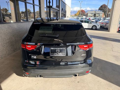 Used 2018 Jaguar F-PACE Premium image 39