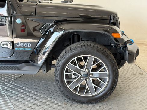 Used 2024 Jeep Wrangler High Altitude AWD/4WD image 13