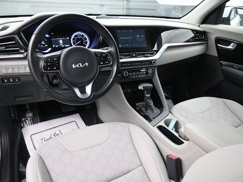 Used 2022 Kia Niro LXS image 10