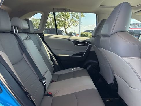 Used 2020 Toyota RAV4 XLE Premium image 26