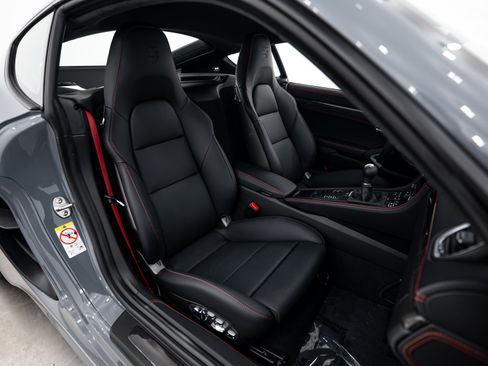 Certified 2025 Porsche 718 Cayman GTS RWD image 15