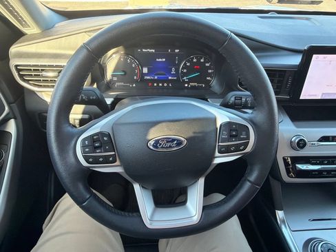 Used 2023 Ford Explorer XLT w/ Equipment Group 202A AWD/4WD image 10
