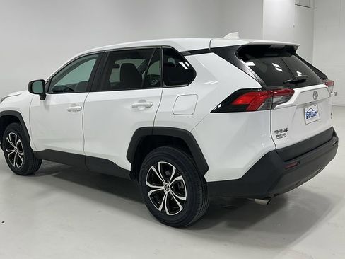 Used 2022 Toyota RAV4 LE image 3
