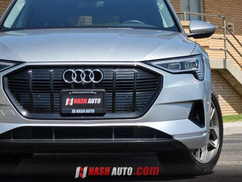 Used 2021 Audi e-tron Premium Plus AWD/4WD image 16
