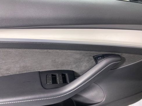 Used 2023 Tesla Model 3 Standard Range image 12