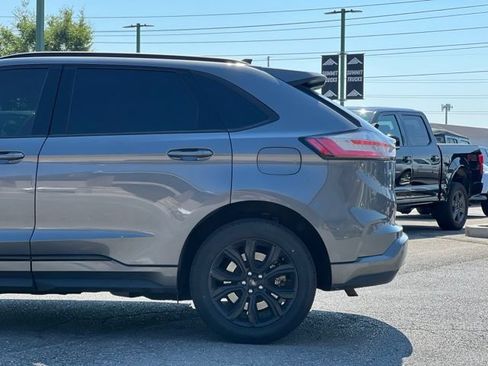 Used 2022 Ford Edge SE w/ Black Appearance Package AWD/4WD image 5
