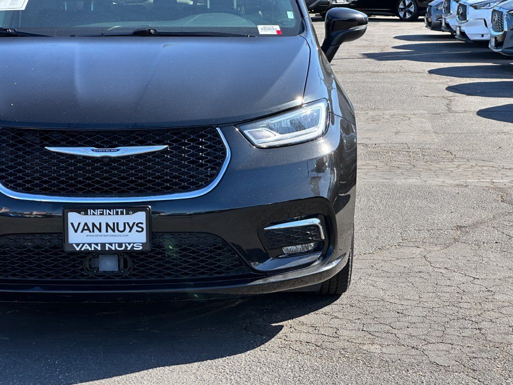Used 2023 Chrysler Pacifica Touring-L FWD image 13