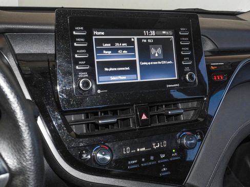 Used 2022 Toyota Camry LE image 29