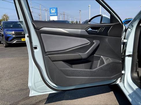 New 2025 Volkswagen Jetta SE image 22