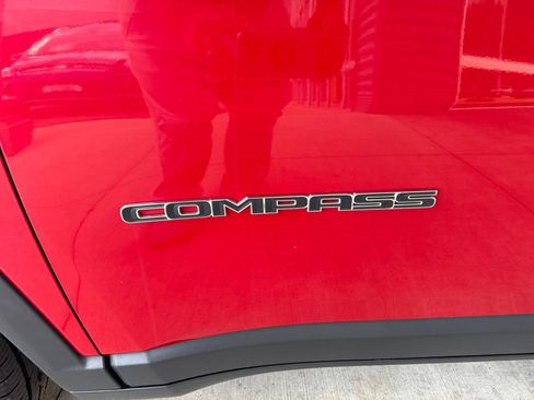 Used 2018 Jeep Compass Sport w/ Tech Group FWD image 13
