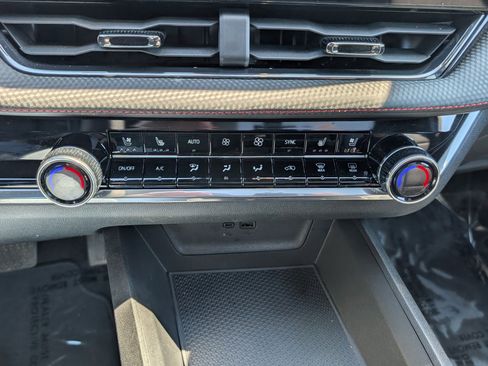 Used 2025 Chevrolet Equinox RS w/ Safety and Technology Package image 28