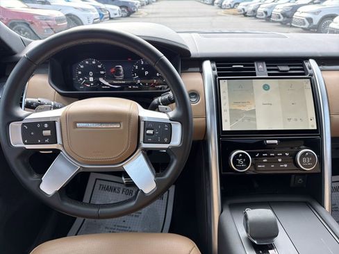 Used 2024 Land Rover Discovery Metropolitan Edition image 4
