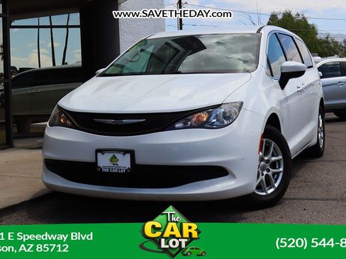 Used 2022 Chrysler Voyager LX FWD image 1