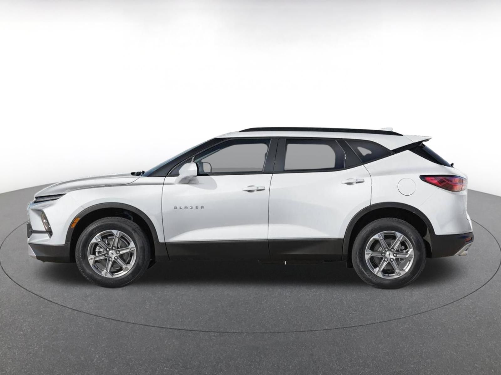 Used 2026 Chevrolet Blazer LT FWD image 3