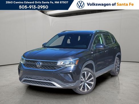 Used 2024 Volkswagen Taos SE FWD image 1