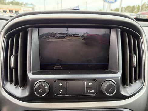 Used 2022 Chevrolet Colorado LT w/ Fleet Safety Package image 4