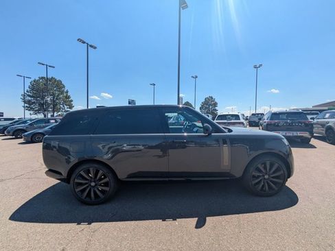 Used 2024 Land Rover Range Rover SV AWD/4WD image 4