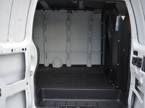 Used 2014 Chevrolet Express 2500 Extended image 12