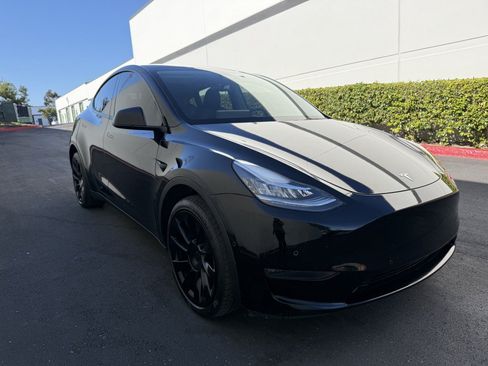 Used 2022 Tesla Model Y Long Range AWD/4WD image 2