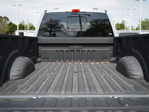 Used 2025 Ford F450 Platinum AWD/4WD image 32