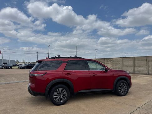 Certified 2023 Nissan Pathfinder SV w/ Lighting Package (N92) FWD image 21