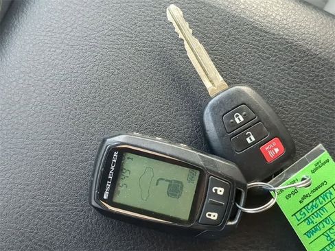 Used 2019 Toyota Tacoma SR image 33