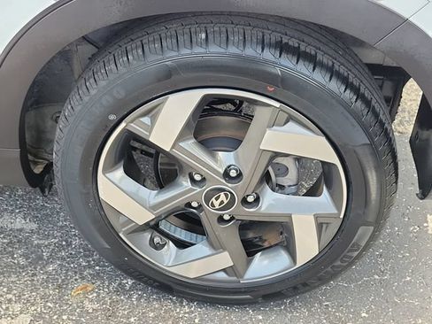 Used 2022 Hyundai Venue Limited w/ Cargo Package FWD image 6
