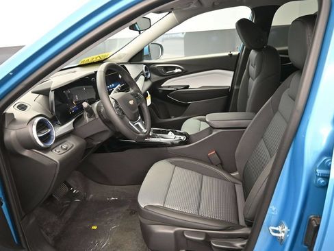 New 2026 Chevrolet Trax LT w/ Sunroof Package FWD image 14