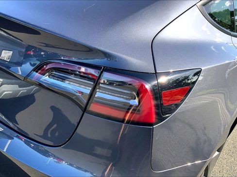 Used 2023 Tesla Model 3 Standard Range image 26