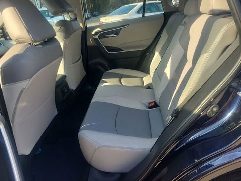 Used 2022 Toyota RAV4 XLE Premium image 17