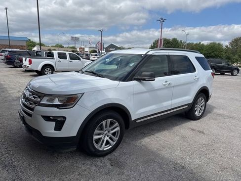 Used 2019 Ford Explorer XLT w/ Equipment Group 201A AWD/4WD image 2