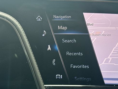 Used 2021 Cadillac Escalade Premium Luxury w/ Driver Assist Tech Package AWD/4WD image 31