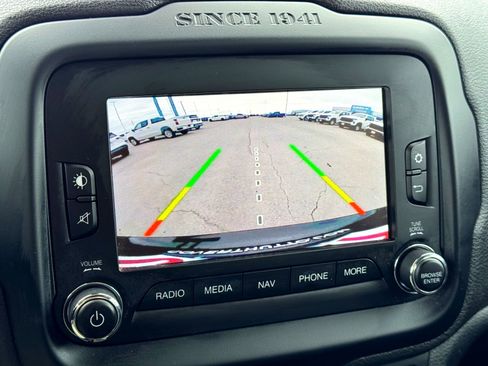 Used 2016 Jeep Renegade Limited image 29