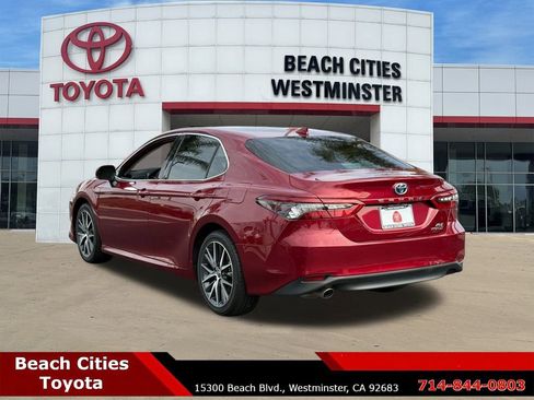 Certified 2022 Toyota Camry XLE image 8