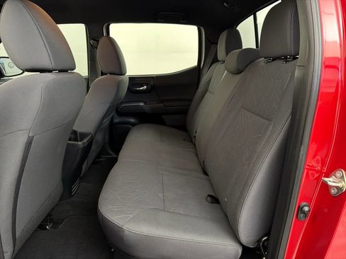 Used 2019 Toyota Tacoma TRD Sport image 11