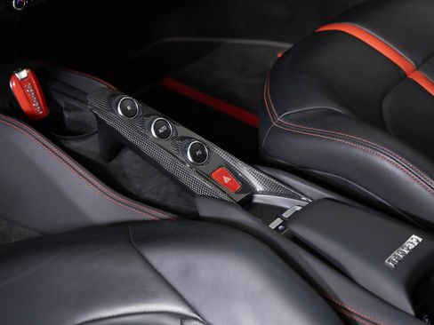 Used 2020 Ferrari F8 Tributo image 25