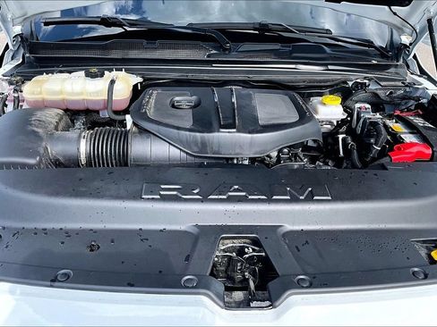 Used 2025 RAM 1500 Laramie AWD/4WD image 9