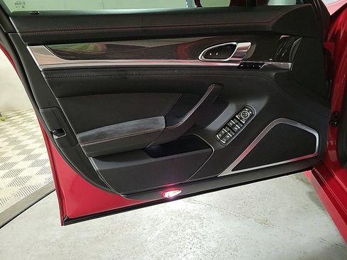 Used 2015 Porsche Panamera GTS image 20