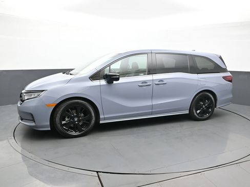 Used 2023 Honda Odyssey Sport image 2