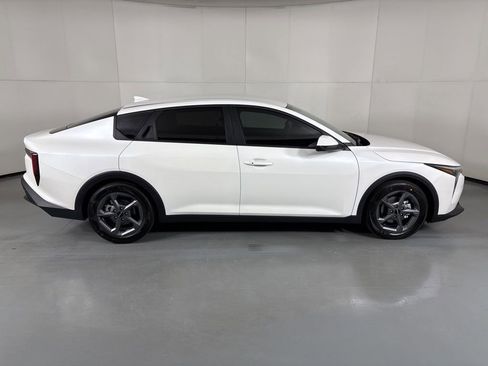 New 2026 Kia K4 FWD image 9