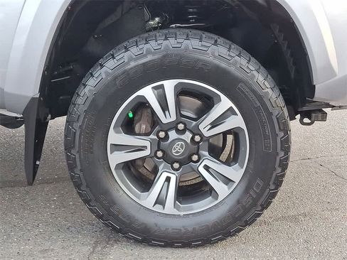 Used 2017 Toyota Tacoma TRD Sport image 26