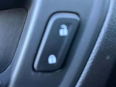 Used 2016 GMC Canyon SLT image 11