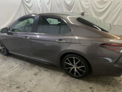 Used 2022 Toyota Camry SE image 6