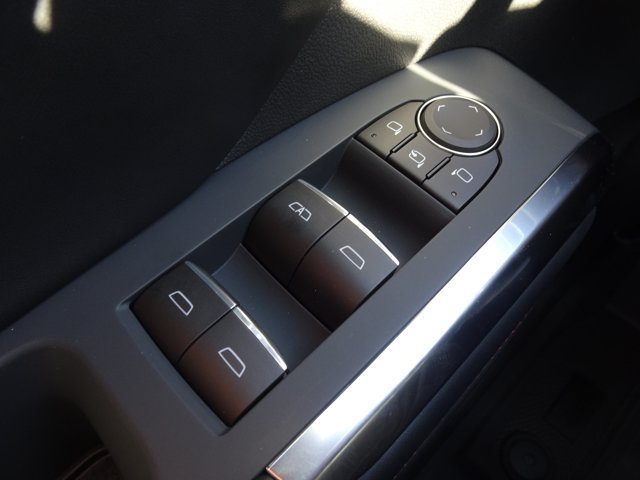 New 2027 Chevrolet Traverse RS w/ LPO, Floor Liner Package FWD image 13